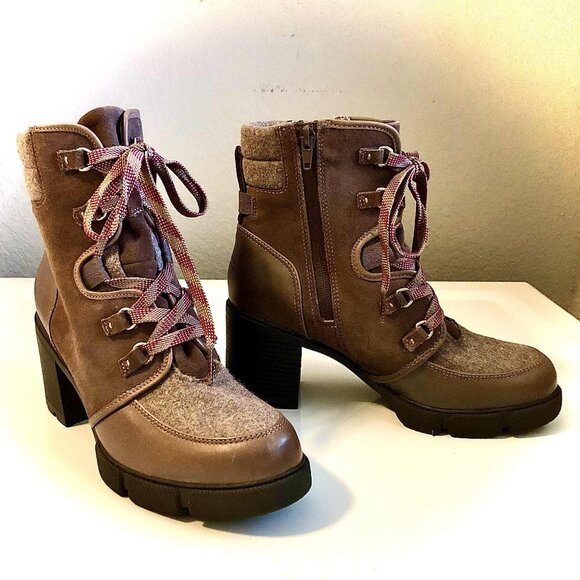 NATURALIZER Myla Lug Sole Ankle Bootie Waterproof Leather Sweetwood 8 MSRP $200 - Picture 1 of 9